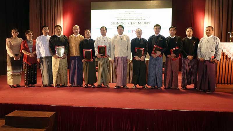 အခမဲ့႐ုပ္သံလုိင္း ထုတ္လႊင့္ခြင့္ရသည့္ကုမၸဏီမ်ား သေဘာတူစာခ်ဳပ္ လက္မွတ္ေရးထုိး