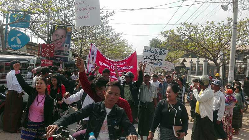 သက္ငယ္မုဒိမ္းျပဳက်င့္သူကို ေသဒဏ္ေပးေရး လူဦးေရ ၇၀၀ ခန္႔ ေတာင္းဆိုဆႏၵျပ