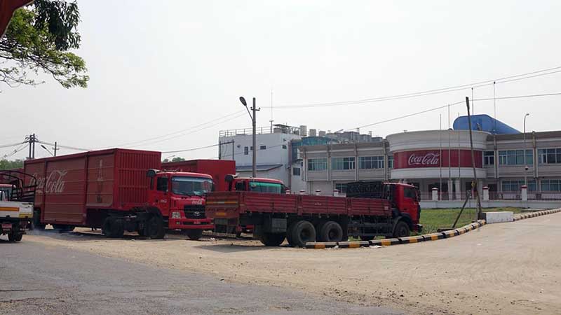 ကုိကာကုိလာ အခ်ဳိရည္စက္႐ုံ အလုပ္သမားမ်ား ေလ်ာ္ေၾကးကိစၥ သေဘာတူညီမႈရရွိ