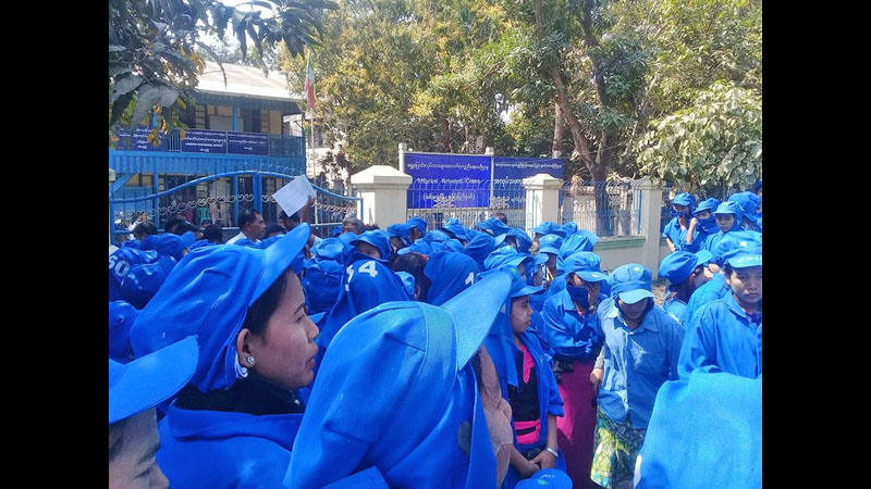 စစ္ေတြၿမိဳ႕တြင္ အေအးခန္း အလုပ္သမား ၁၀၀ ေက်ာ္က နစ္နာမႈမ်ား ေျဖရွင္းေပးရန္ ေတာင္းဆို