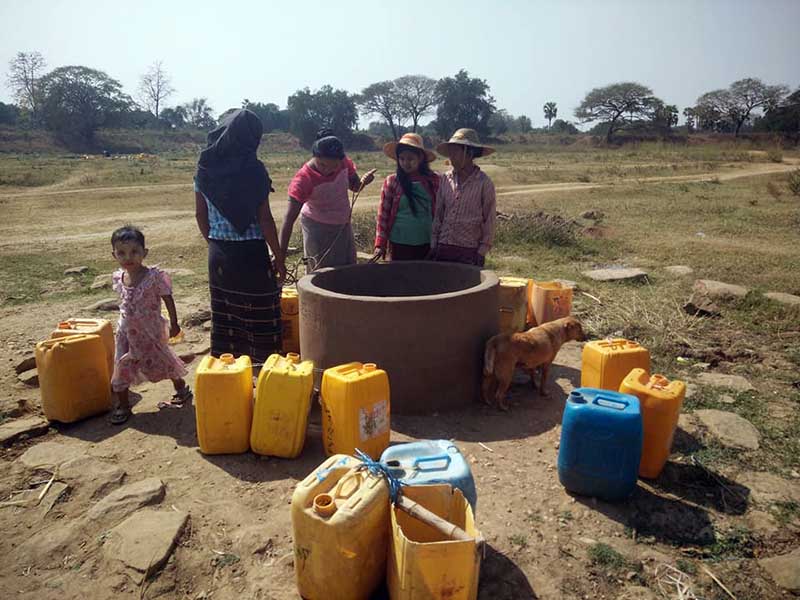 ၿမိဳင္ၿမိဳ႕နယ္ ပန္းတုိင္းေတာ့အေရွ႕ရြာတြင္ ေသာက္သုံးေရ အခက္ႀကံဳ