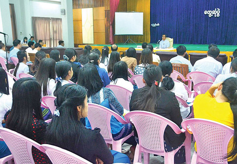 ႏိုင္ငံပိုင္သတင္းစာပါ သတင္းအခ်ဳိ႕ သတင္းတန္ဖိုးအားနည္းေနဟု ျပန္ၾကားေရးဒုဝန္ႀကီး ေဝဖန္