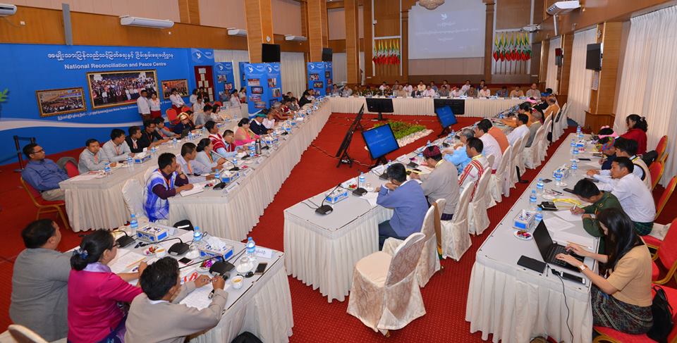 ႏိုင္ငံေရးေဆြးေႏြးပြဲ ေရွ႕မတိုးေနာက္မဆုတ္ႏိုင္ျဖစ္ေနဟု အစိုးရေျပာ