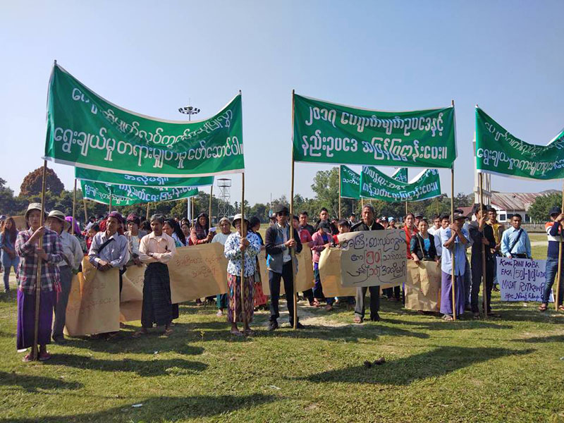 ၂၀၁၇ ေက်ာက္မ်က္ဥပေဒၾကမ္းကို ျမစ္ႀကီးနားလူထု ကန္႔ကြက္ဆႏၵျပ (ဓာတ္ပံု)