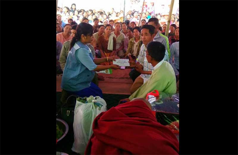 ေလွေမွာက္ေသဆံုးသည့္ ေက်ာင္းသားမိသားစုဝင္မ်ားကို ေထာက္ပံ့ေငြေပးအပ္