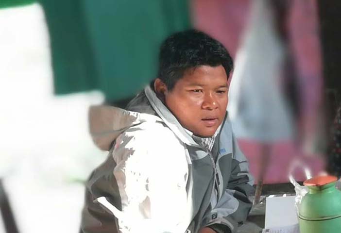 ေကာလာဟလသတင္းတင္ခဲ့သည့္ ကိုေပၚလင္း အဆိုေတာ္မေနာကုိ ျပန္ေတာင္းပန္