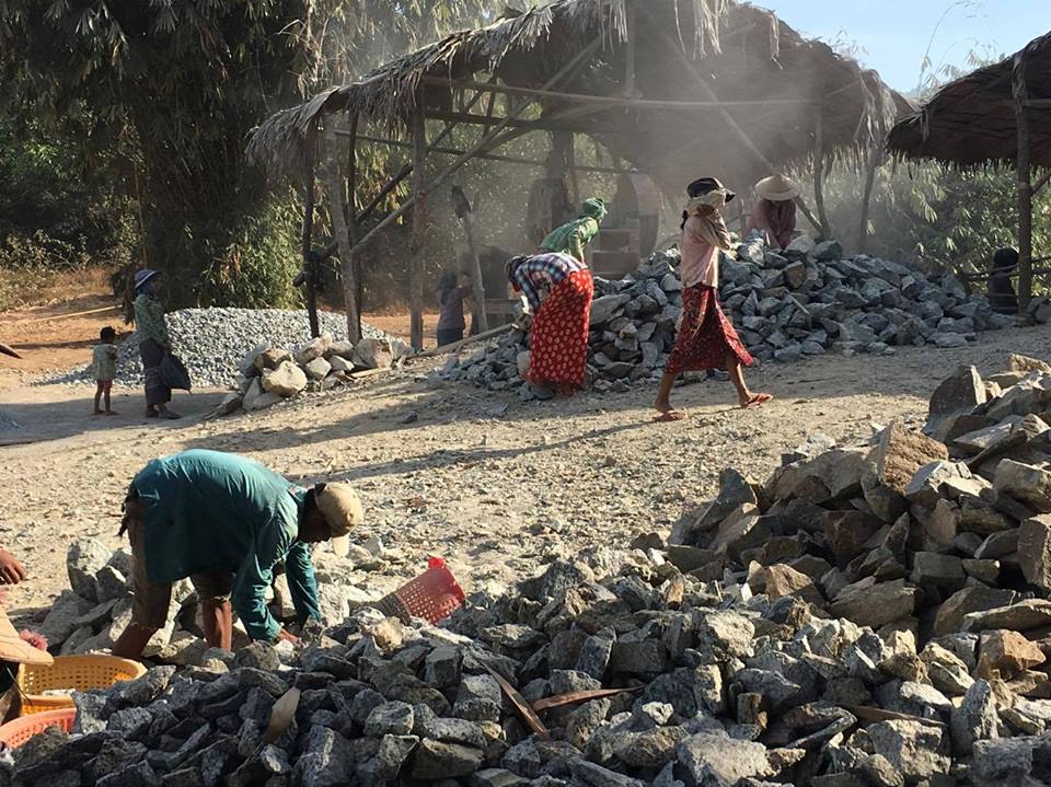 ေက်ာက္ထုတ္လုပ္မႈ ပတ္၀န္းက်င္မထိခိုက္ရန္ ၾကပ္မတ္ေနဟု ေရးၿမိဳ႕နယ္အုပ္ခ်ဳပ္ေရးမႉးေျပာ