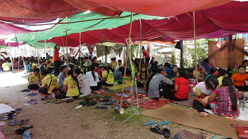 ပရီမီယာေကာ္ဖီစက္႐ုံ အလုပ္သမားမ်ား သီတင္း ၃ ပတ္ၾကာ ဆက္လက္ဆႏၵျပေန
