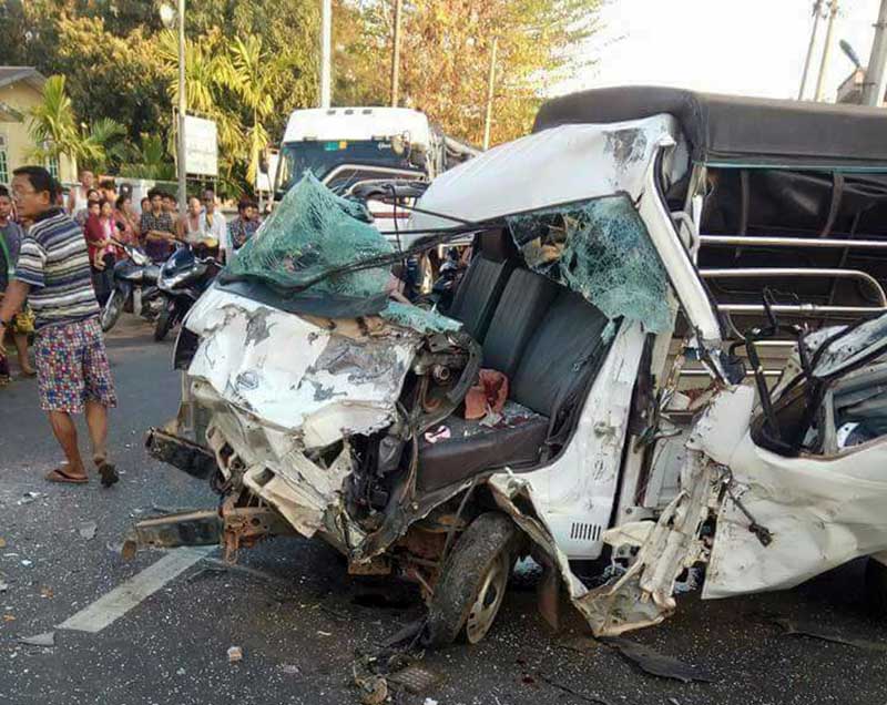 ဘုရားဖူးယာဥ္ႏွင့္ ေက်ာက္သယ္ယာဥ္ မ်က္​ႏွာခ်င္​းဆိုင္​ တိုက္​မိ၊ ၁ ဦး​ေသ ၈ ​ဦးဒဏ္​ရာရ