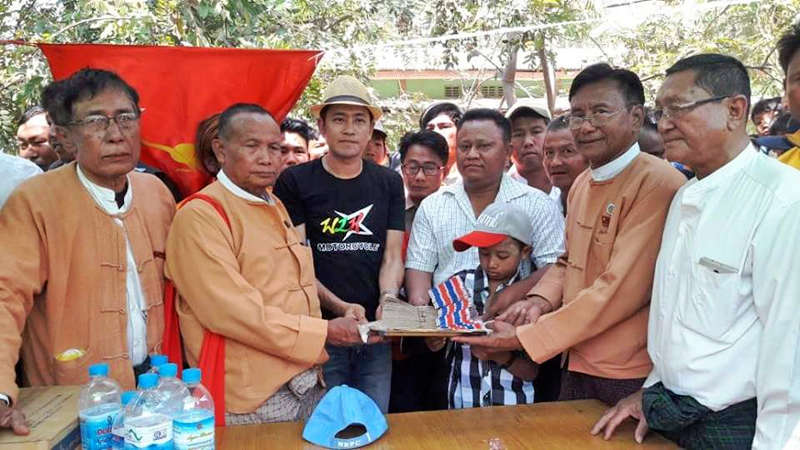 ေရစႀကိဳၿမိဳ႕နယ္ရွိ မီးေဘးသင့္သူမ်ားကို ေဝဠဳေက်ာ္ေဖာင္ေဒးရွင္း သြားေရာက္လႉဒါန္း