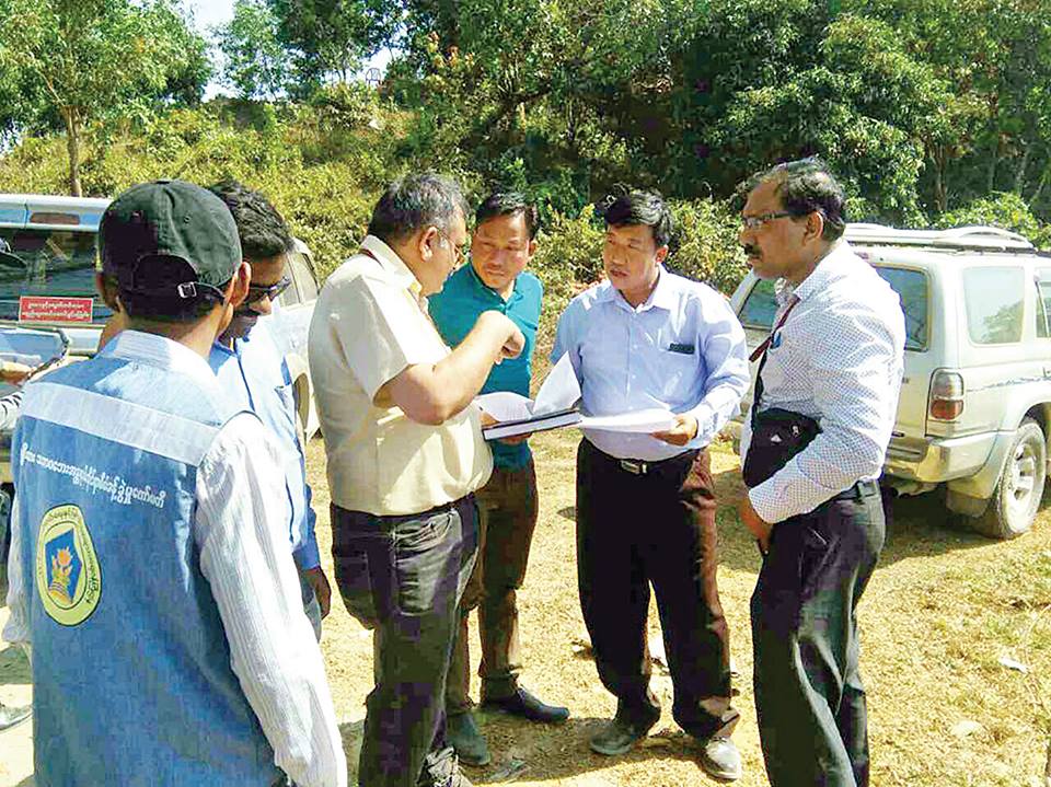 ေနရပ္စြန္႔ခြာသူမ်ားအတြက္ လႉဒါန္းမည့္ ေျမေနရာကုိ အိႏၵိယတာ၀န္ရွိသူ ၾကည့္႐ႈ