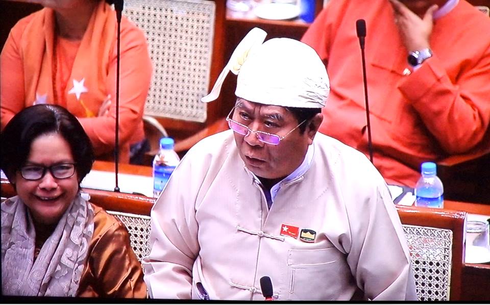 ဌာနတခုႏွင့္တခု လႊဲခ်ေနျခင္းေၾကာင့္ ျပည္သူမ်ား အေမွာင္ထဲေနရဟု ရန္ကုန္ၿမိဳ႕ေတာ္၀န္ေျပာ