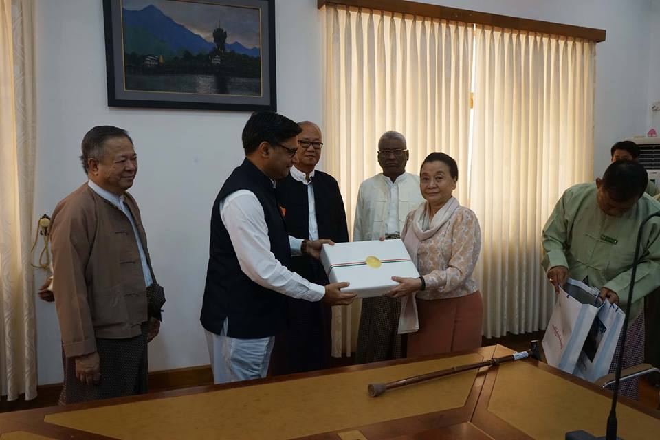 ကရင္ျပည္နယ္ဖြံ႔ၿဖိဳးေရးလုပ္ငန္းမ်ား ကူညီေပးေရး အိႏၵိယသံအမတ္ႀကီးႏွင့္ ၀န္ႀကီးခ်ဳပ္ ေဆြးေႏြး