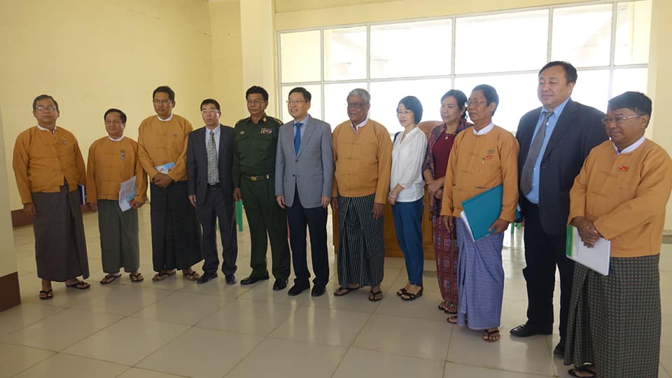 တ႐ုတ္သံအမတ္ႀကီးႏွင့္ စစ္ကိုင္းတိုင္းအစိုးရအဖြဲ႔ ဖြံ႔ၿဖိဳးတိုးတက္ေရးကိစၥ တံခါးပိတ္ေဆြးေႏြး