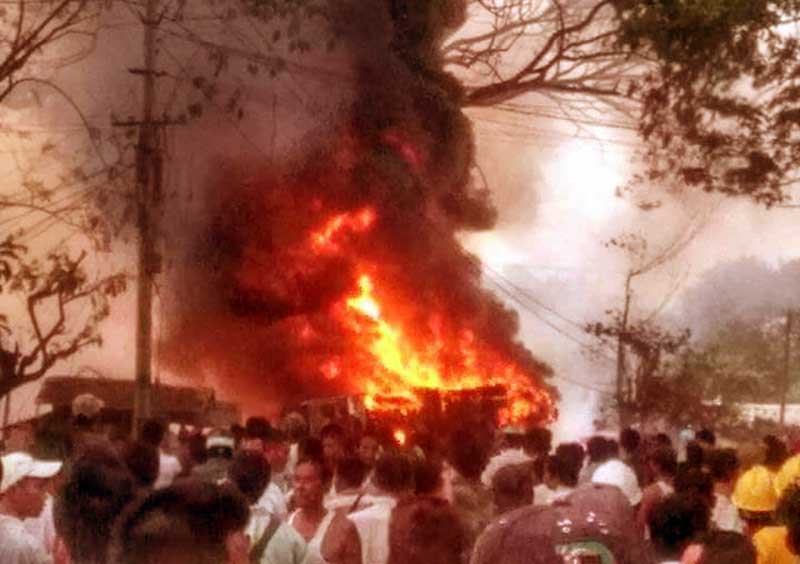 လယ္ေဝးၿမိဳ႕နယ္တြင္  ဆီတင္ကား ၁ စီးတိမ္းေမွာက္မီးေလာင္