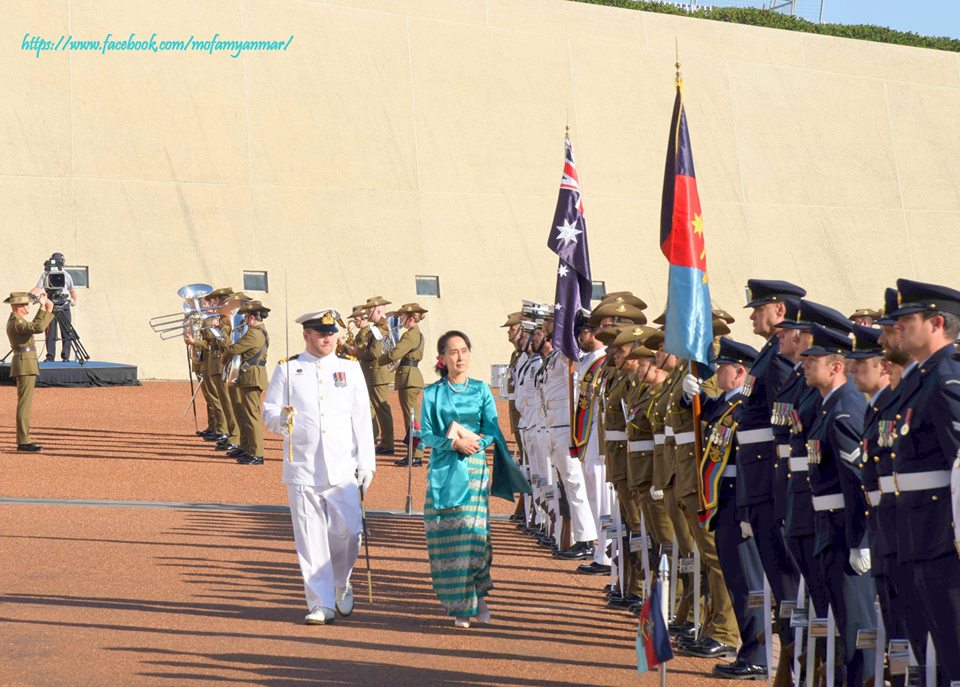 ေဒၚေအာင္ဆန္းစုၾကည္ကို ၾသစေၾတးလ်ဂုဏ္ျပဳတပ္ဖြဲ႔က အေျမာက္ ၁၉ ခ်က္ ပစ္ေဖာက္ႀကိဳဆို