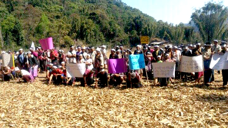 ထြက္ေျပးတိမ္းေရွာင္ေနရသည့္ ကရင္လူထု ၿငိမ္းခ်မ္းေရးအတြက္ ဆုေတာင္းပြဲက်င္းပ
