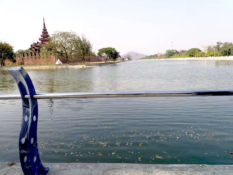 မႏၲေလးၿမိဳ႕ က်ဳံးလက္ရန္းအသစ္မ်ား စတင္တပ္ဆင္ (ဓာတ္ပံု)