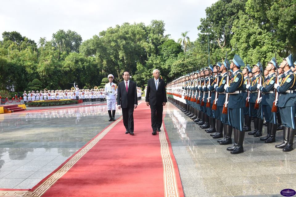 သမၼတ တာ၀န္ထမ္းေဆာင္ခဲ့စဥ္က ဦးထင္ေက်ာ္၏ ပုံရိပ္မ်ား (ဓာတ္ပံု)