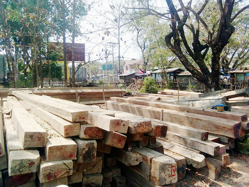 တမူးၿမိဳ႕နယ္တြင္ တရားမဝင္ ကြၽန္းသစ္မ်ား ပိုင္ရွင္မဲ့ ဖမ္းမိ