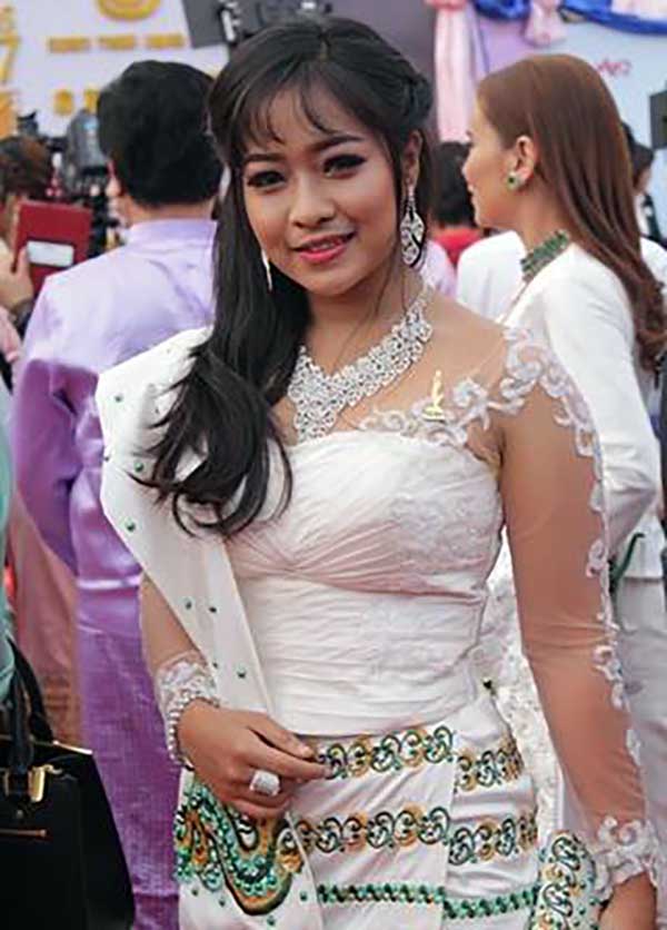 ျမန္မာ့႐ုပ္ရွင္ထူးခြၽန္ဆုေပးပြဲလာ အႏုပညာရွင္မ်ား ျမင္ကြင္း