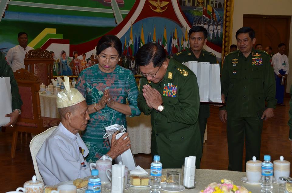 လြတ္လပ္ေရးေမာ္ကြန္း၀င္မ်ားကို ဗိုလ္ခ်ဳပ္မႉးႀကီးဂါရ၀ျပဳေတြ႔ဆံု (ဓာတ္ပံု)