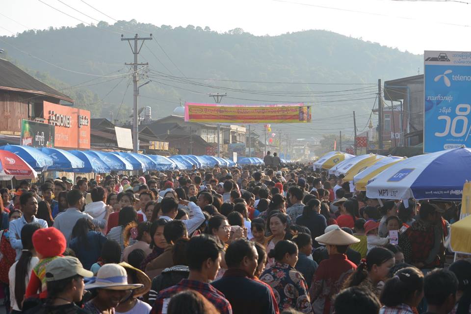 မိုးကုတ္ၿမဳိ႕ ႏွစ္ ၈၀၀ ျပည့္ အထိမ္းအမွတ္ နိဗၺာန္ေစ်းပြဲေတာ္ (ဓာတ္ပံု)