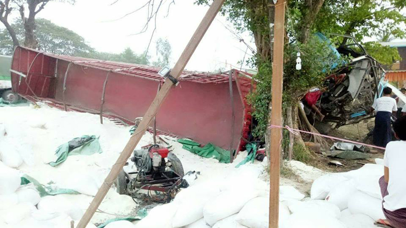 တပ္မေတာ္ယာဥ္ႏွင့္ ၂၂ ဘီးတြဲကား တိုက္မိ၍ ၂ ဦး ေသဆံုး၊ ၃ ဦး ဒဏ္ရာရ