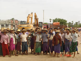 လယ္ယာေျမမ်ားေပၚတြင္ စြန့္ပစ္ေျမစာမ်ား မပုံေရး ဆနၵျပေတာင္းဆုိ