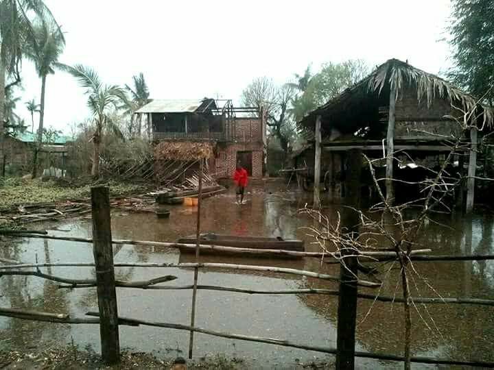 ကနီၿမိဳ႕နယ္တြင္ ေလျပင္းတိုက္ခတ္မႈေၾကာင့္ အိမ္ေျခအမ်ားျပားပ်က္စီး