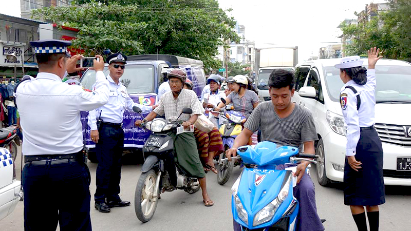 သႀကၤန္တြင္း ယာဥ္အႏၲရာယ္မျဖစ္ပြားေစရန္ မႏၲေလးတြင္ ပညာေပး