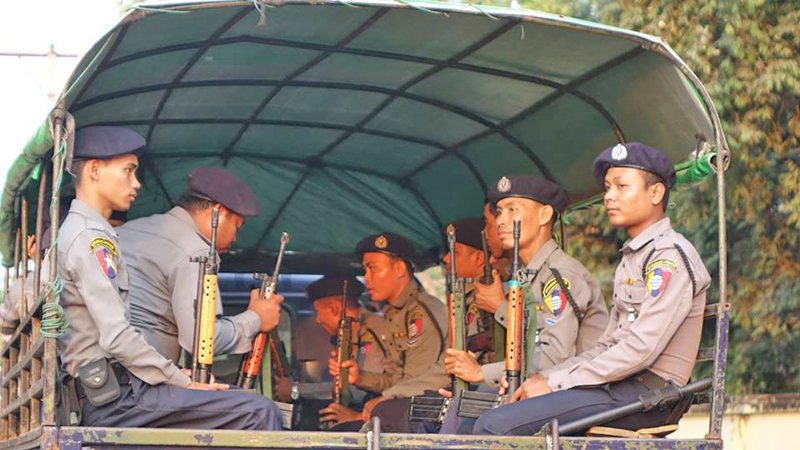 ႏိုင္ငံေတာ္၏အတုိင္ပင္ခံပုဂၢဳိလ္ လာေရာက္မည့္ ေျမာင္းျမၿမိဳ႕တြင္ လံုၿခံဳေရးတင္းက်ပ္ခ်ထား (ဓာတ္ပံု)