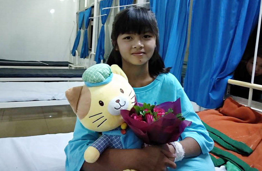 ရင္သားအဆမတန္ႀကီးမားသည့္ ေဝဒနာရွင္ ရွမ္းမိန္းကေလး၏ မိခင္ႏွင့္ ေမးျမန္းခ်က္