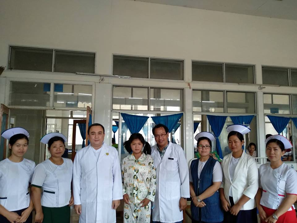 ရွမ္းမိန္းကေလးငယ္အား ေအာင္ျမင္စြာ ခြဲစိတ္ကုသေပးသည့္ ေဆးပညာရွင္မ်ားကို ဂုဏ္ျပဳ