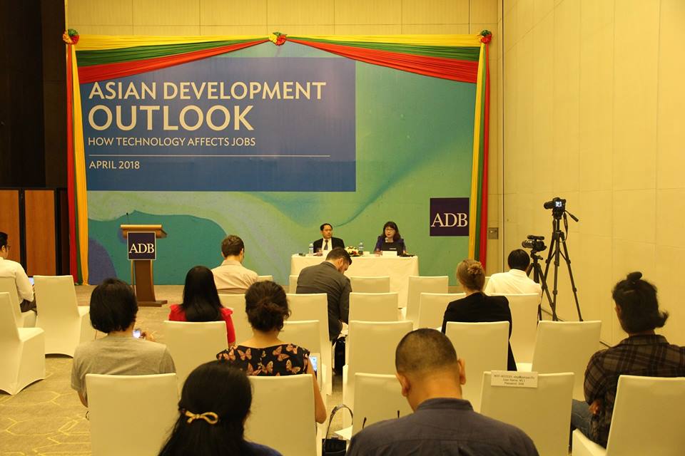 လာမည့္ႏွစ္ ျမန္မာႏိုင္ငံ၏ ဂ်ီဒီပီ  ၇.၂ ရာခိုင္ႏႈန္း တိုးတက္ႏိုင္ဟု အာရွဖြံ႔ၿဖဳိးေရးဘဏ္ ခန္႔မွန္း