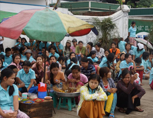 အလုပ္သမားအခြင့္အေရးေတာင္းဆုိမႈမ်ား ေျပလည္မႈရ႐ွိ