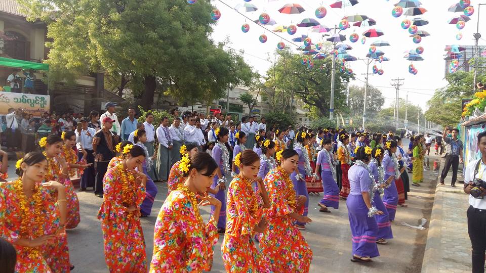 ျမင္းၿခံၿမိဳ႕ ျမန္မာ့႐ုိးရာ မဟာသႀကၤန္ပြဲေတာ္ (ဓာတ္ပုံ)