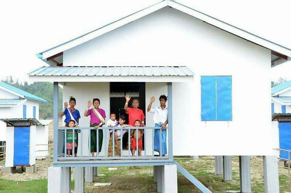 ေဒၚခင္ၾကည္ေဖာင္ေဒးရွငး္ လႉဒါန္းသည့္ ေနအိမ္မ်ားတြင္ ၿမိဳတိုင္းရင္းသားမ်ား စတင္ေနထိုင္