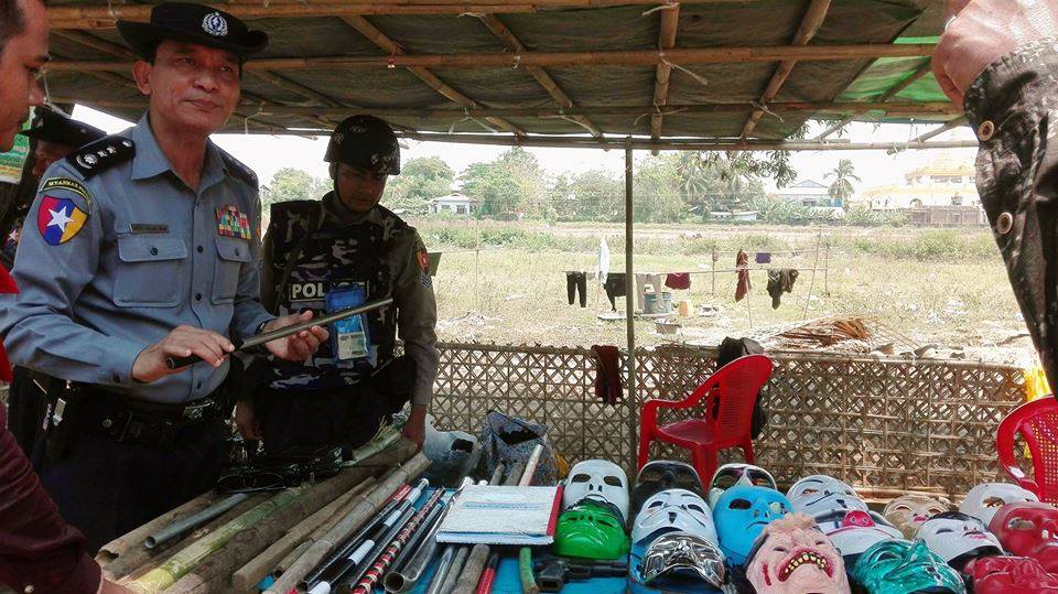 စစ္ေတြၿမိဳ႕တြင္ လူကိုအႏၱရာယ္ျဖစ္ေစႏိုင္သည့္ တုတ္၊ ဓား လက္နက္အခ်ိဳ႕ သိမ္းဆည္း