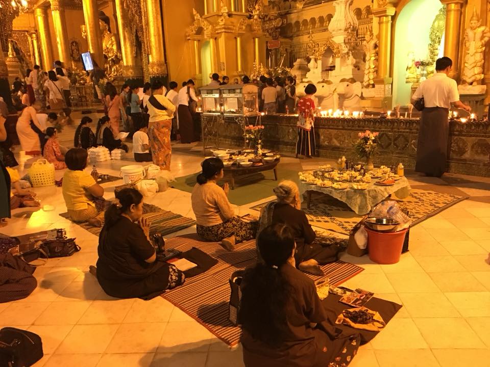 ႏွစ္ဆန္း ၁ ရက္ေန႔ ေရႊတိဂုံဘုရားတြင္ ဘုရားဖူးသူမ်ားျဖင့္ စည္ကား