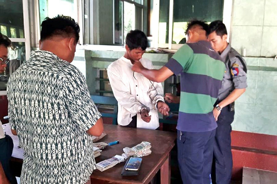 သထုံၿမိဳ႕ ေရႊစာရံေစတီေတာ္ အလႉခံပုံးအား ႐ုိက္ခြဲ ေငြခုိးယူသူကုိ ဖမ္းမိ