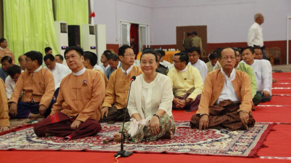 အက်ဥ္းက်ေနသူမ်ားလြတ္ေျမာက္ေစ​ရန္ ကရင္ျပည္နယ္၀န္ႀကီးခ်ဳပ္ႏွစ္သစ္ဆုေတာင္း