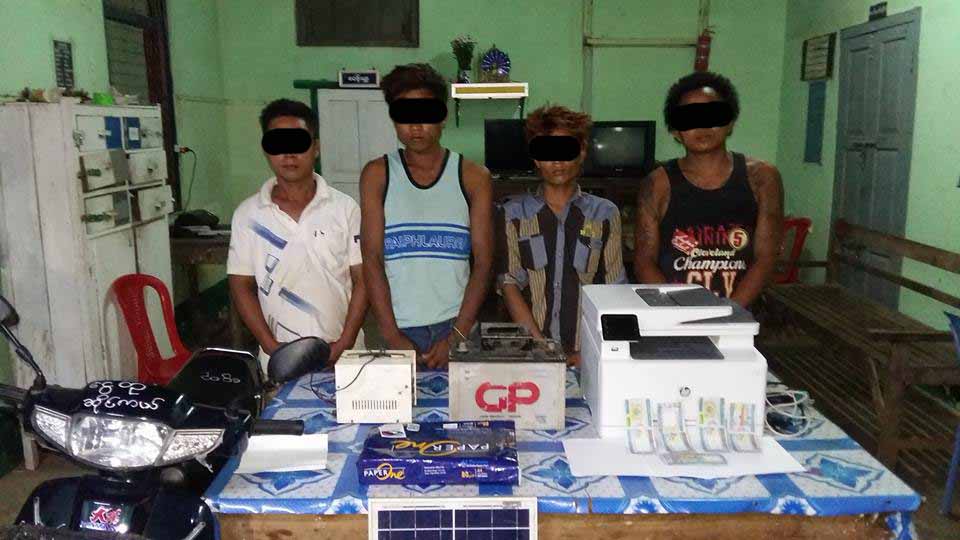 ကညြတ္ကြင္းတြင္ ေငြစကၠဴအတုလုပ္သူ ၄ ဦးကုိ စက္ပစၥည္းမ်ားႏွင့္အတူ ဖမ္းမိ