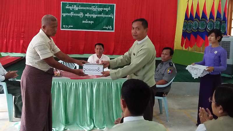 မိတီၳလာခ႐ိုင္အတြင္းက ေလေဘးဒဏ္ခံရသည့္ ရြာမ်ားကို ေထာက္ပံ့ေၾကးေပးအပ္