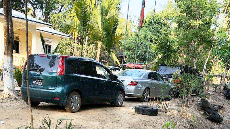 တပ္မေတာ္အရာရွိမ်ား စီးလာသည့္ကားမ်ား အပါအဝင္ လိုင္စင္မဲ့ကား ၁၂ စီးဖမ္းမိ