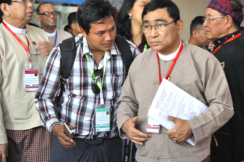 ေနရပ္ျပန္စာရင္း ဒုကၡသည္မ်ားကုိ မေမးဘဲ ဘဂၤလားေဒ့ရွ္ေပးပုိ႔ဟု ေဒါက္တာဝင္းျမတ္ေအး ေျပာ