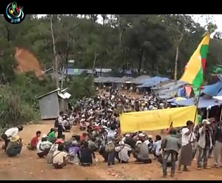 ေ႐ြွႊျမင္တင္တြင္ ပိတ္မိေနသည့္ ေ႐ြွႊလုပ္သားမ်ား ကုမၸဏီနွင့္ ညိွနိႈင္း