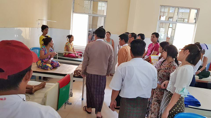 မီးခိုးေငြ႔မႊန္ အသက္႐ႉက်ပ္ လူနာ ၁၃ ဦး လႈိင္သာယာေဆး႐ုံ၌ တက္ေရာက္ကုသမႈခံယူ
