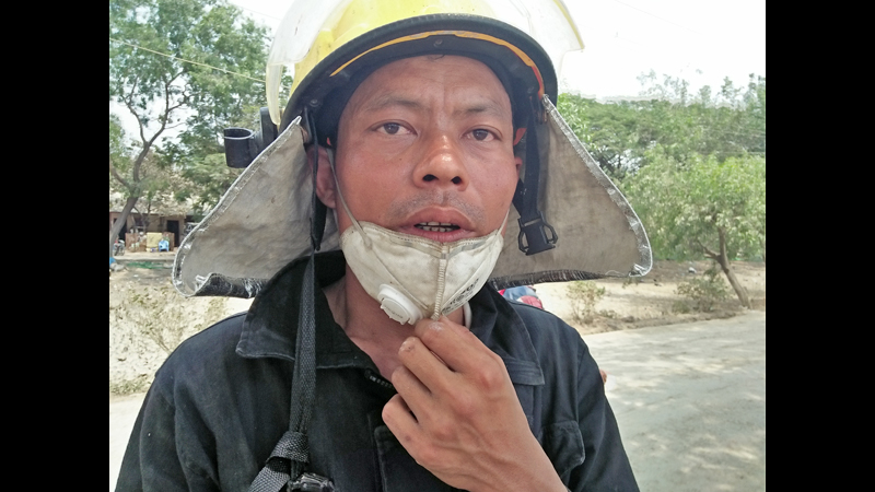 “မီးက ေရွ႕ကေနသတ္တယ္။ ေနာက္ကေန လိႈက္လိႈက္ၿပီး ျပန္ျပန္ေလာင္ေနတယ္” - ထိန္ပင္အမိႈက္ပံု မီးၿငိႇမ္းသတ္ရာမွာ ပါဝင္သည့္ မီးသတ္သမားတဦး၏ ေျပာၾကားခ်က္