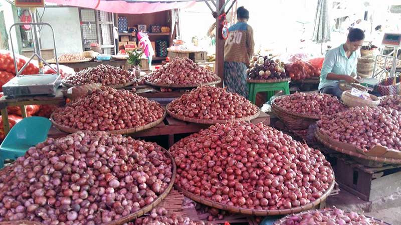 ၾကက္သြန္နီေစ်းႏႈန္းမ်ား ဆက္တုိက္က်ဆင္းေန၍ ေတာင္သူမ်ား အ႐ႈံးေပၚ